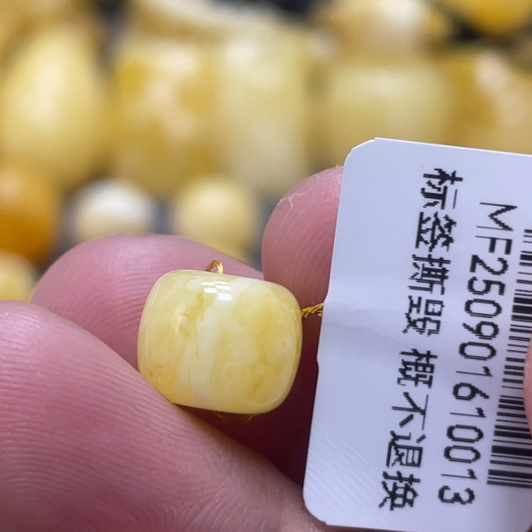 蜜蜡未镶嵌裸石10.3*8.4mm