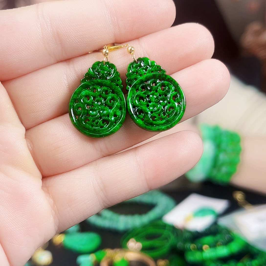 翡翠颈饰18K金镶嵌耳饰