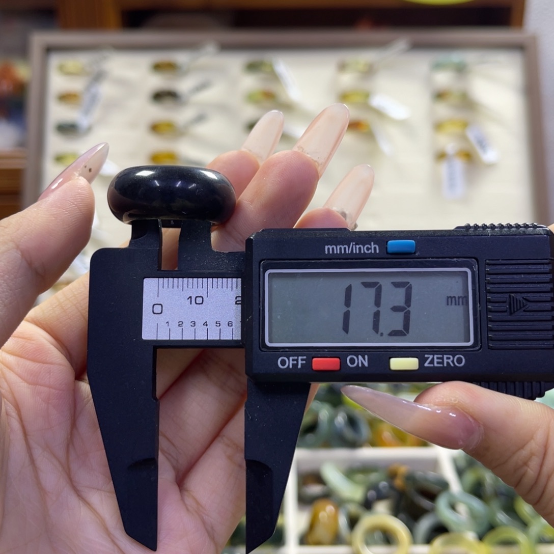 蛇纹石玉未镶嵌手镯84