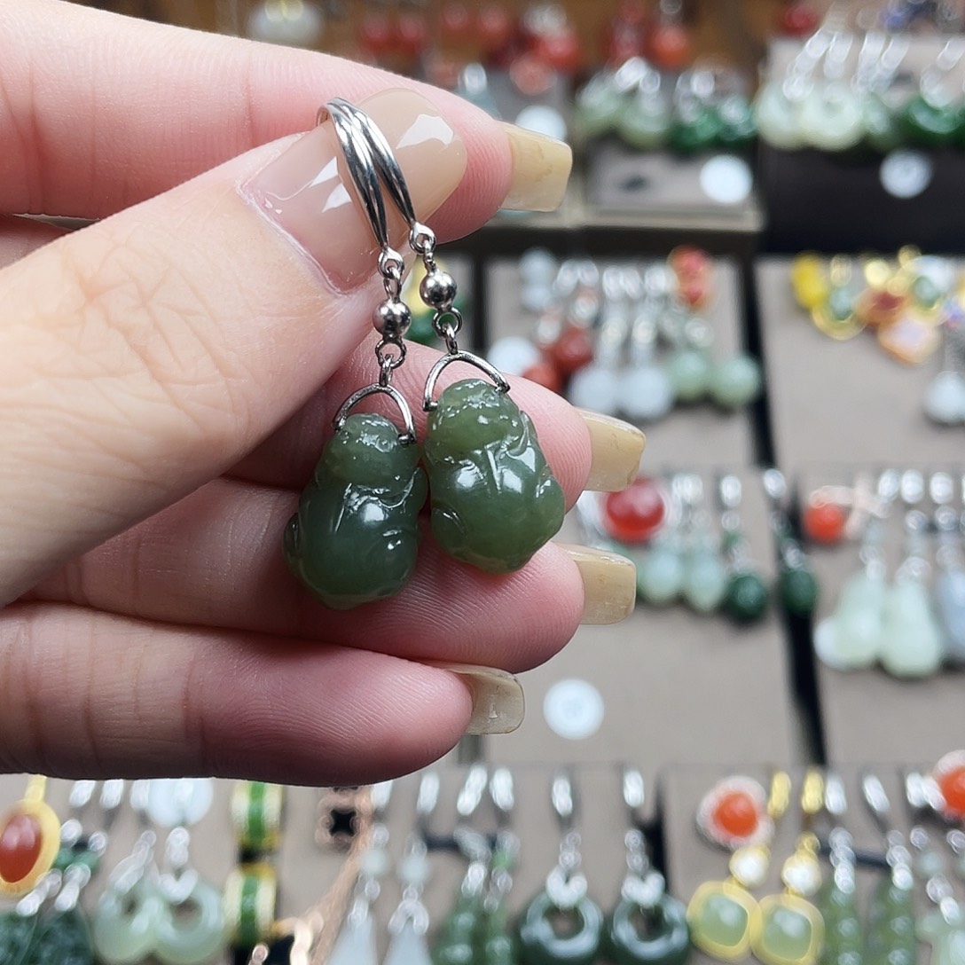 和田玉银S925镶嵌耳饰貔貅