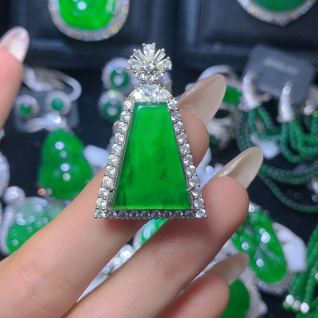 翡翠颈饰银S925镶嵌翡翠