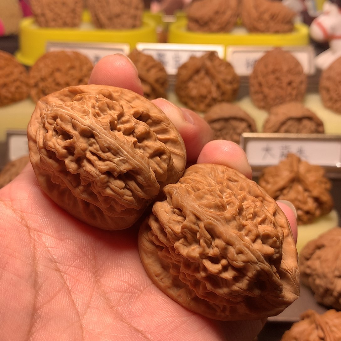 文玩核桃吊坠红锦鲤