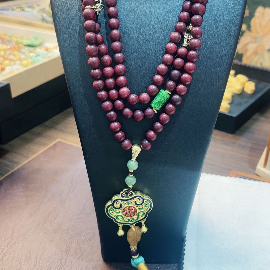 翡翠颈饰未镶嵌斜挎