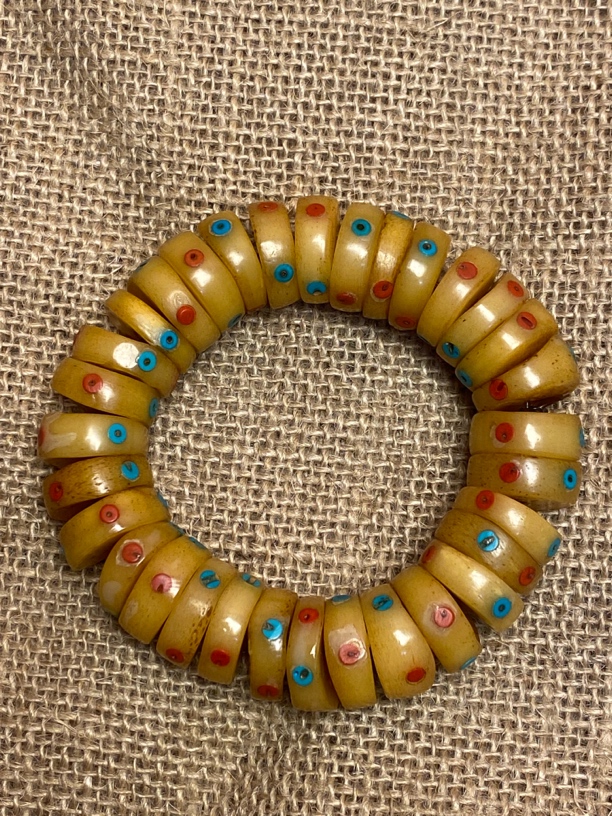 藏地“牛嘎带镶嵌”手串