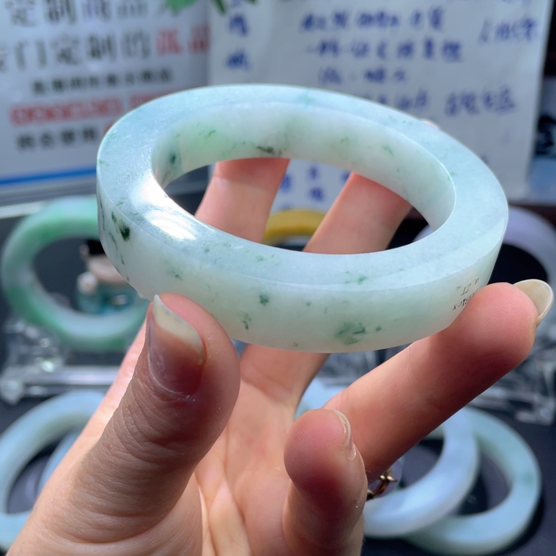 莲***花定制翡翠未镶嵌翡翠