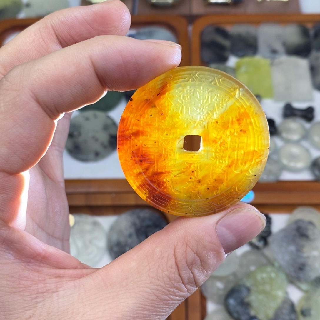 岫玉未镶嵌颈饰辽阳红山鬼花钱吊坠