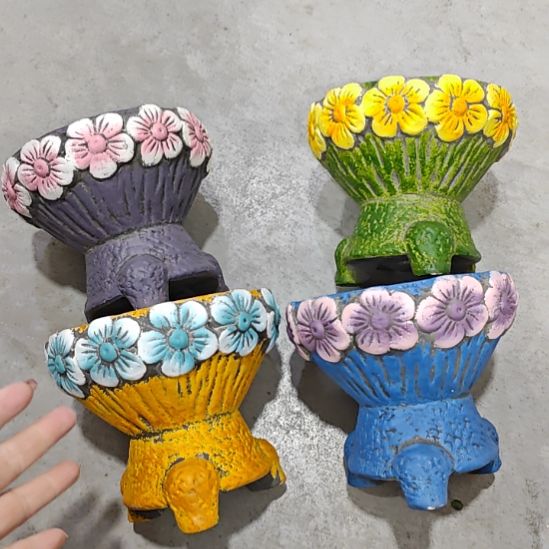 当场拍满15元发货不凑不发，花盆盆口不方不圆有针孔黑点是正常的，