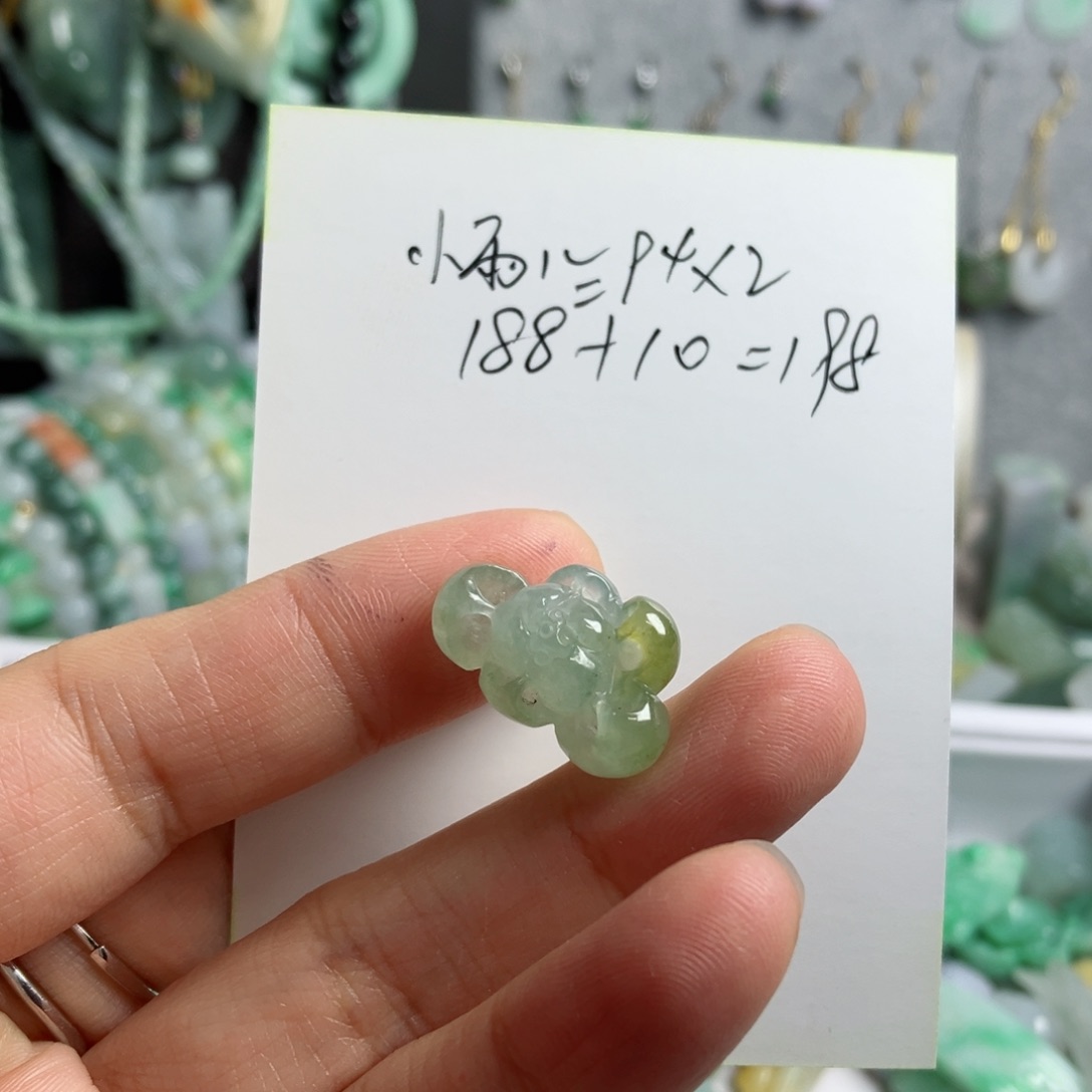 翡翠颈饰未镶嵌?***?花