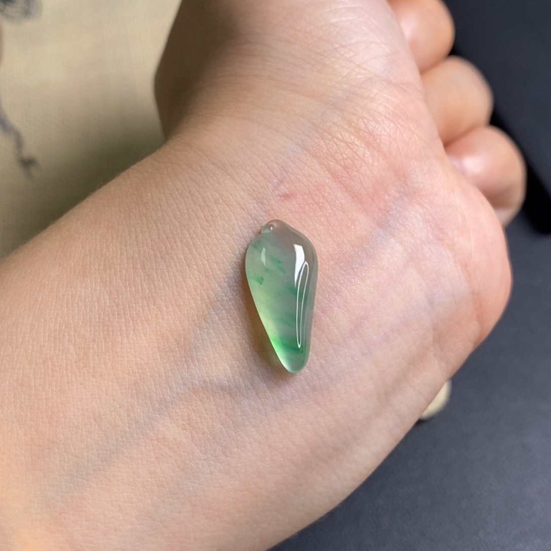 翡翠未镶嵌颈饰辣椒