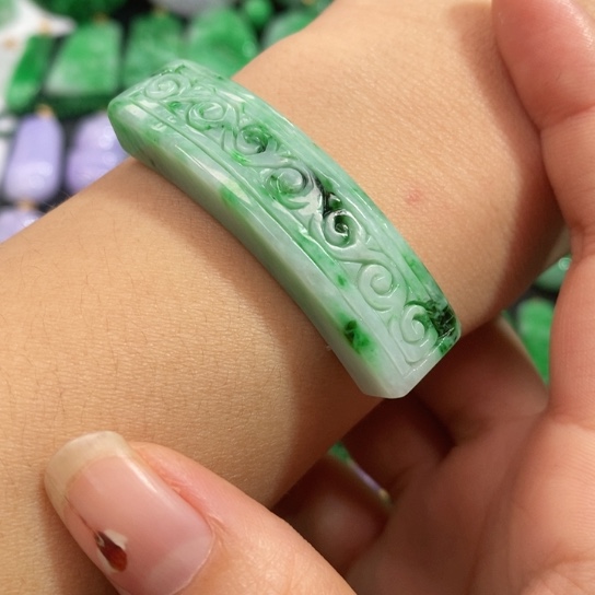 颈饰未镶嵌翡翠吊坠