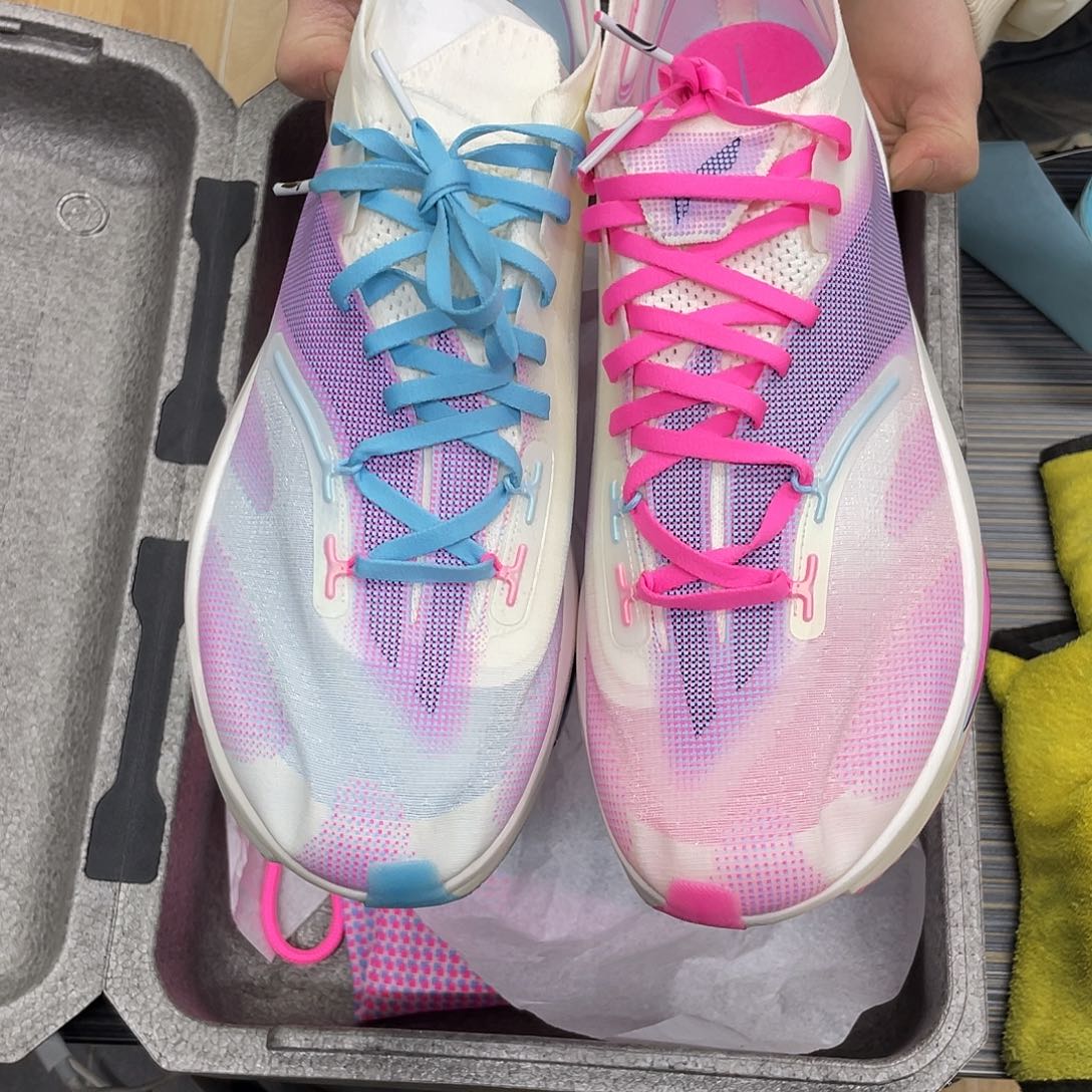 112李宁跑鞋44.280底脏