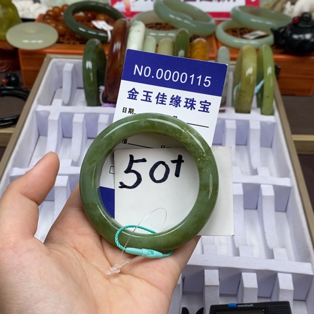 蛇纹石玉未镶嵌手镯