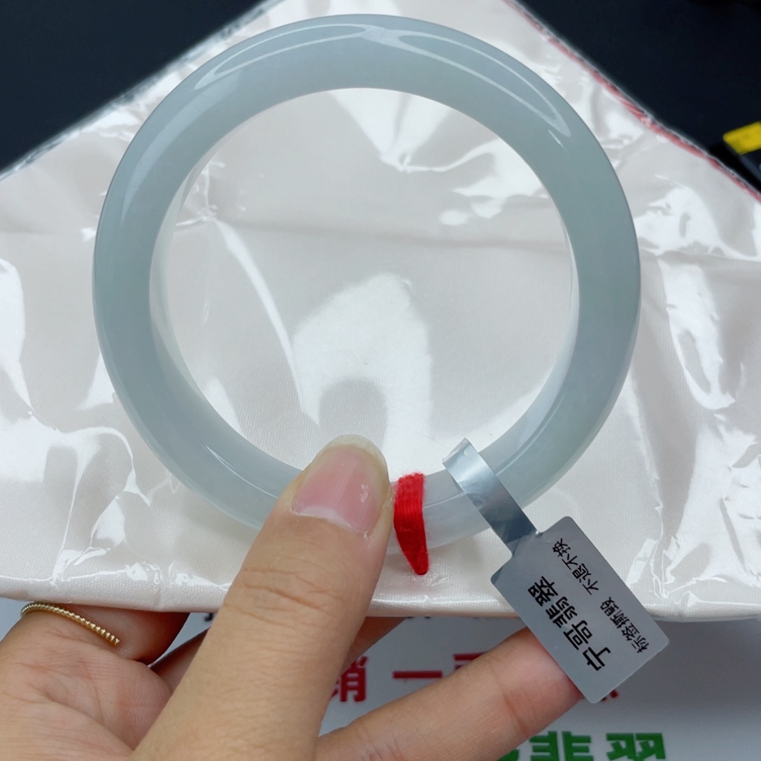 翡翠未镶嵌手镯A货晴水调
