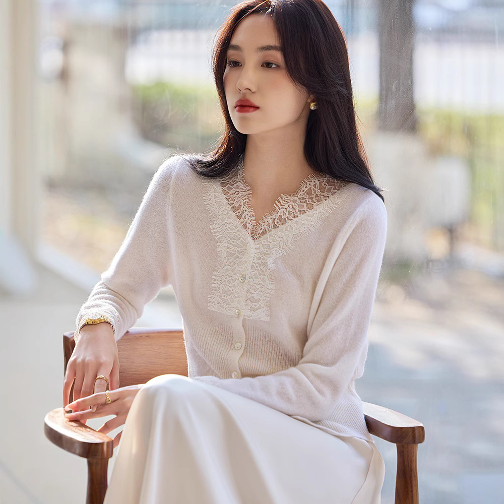 设计感蕾丝v领100纯羊毛针织开衫女2025秋冬新款时尚高腰修身毛衣