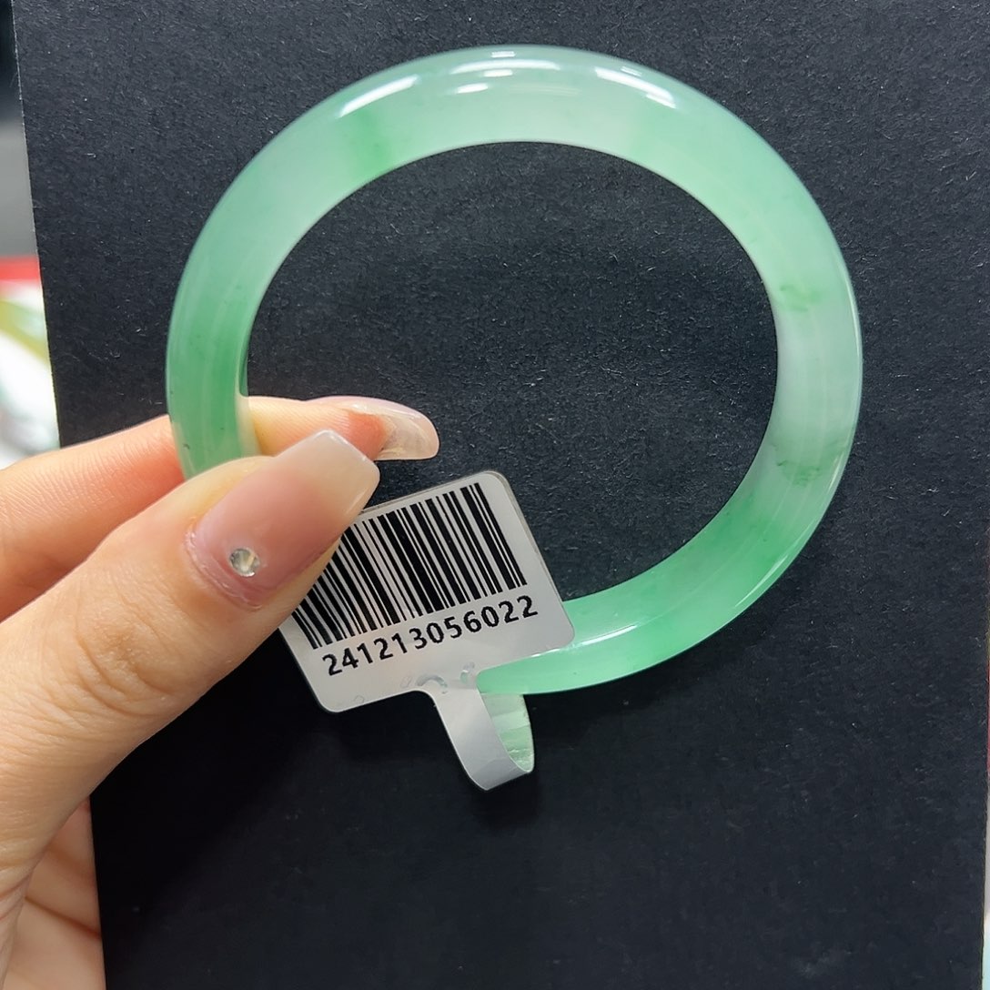 青***老石英质玉（非洲翠）手镯未镶嵌