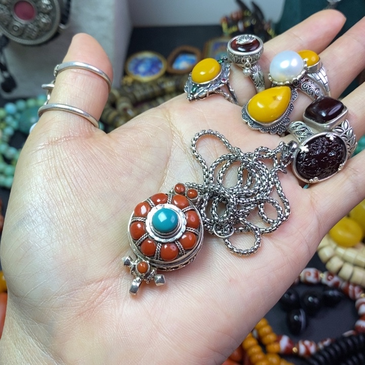 就***a泥塑擦擦的吊坠和