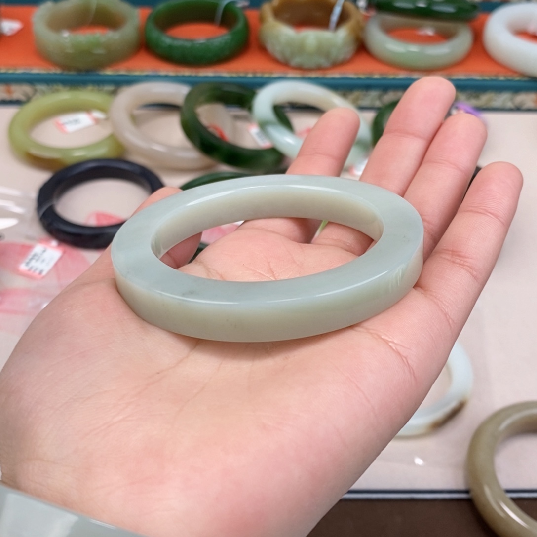 岩***和田玉未镶嵌手镯回流 12.29