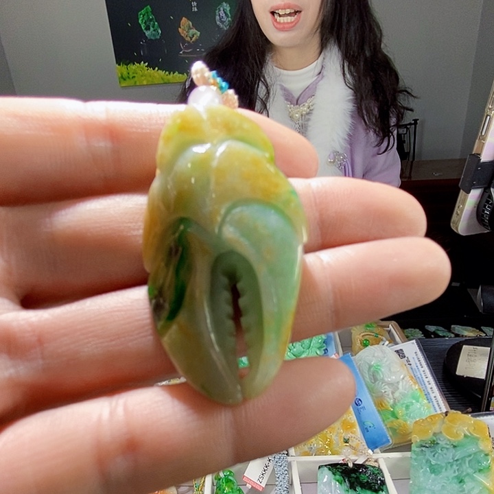 颈饰未镶嵌翡翠一