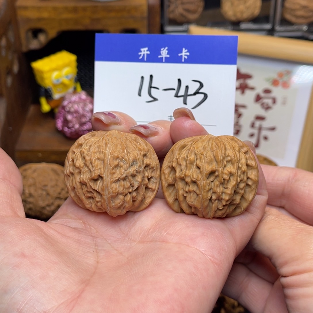 桃核把件磨盘38李。