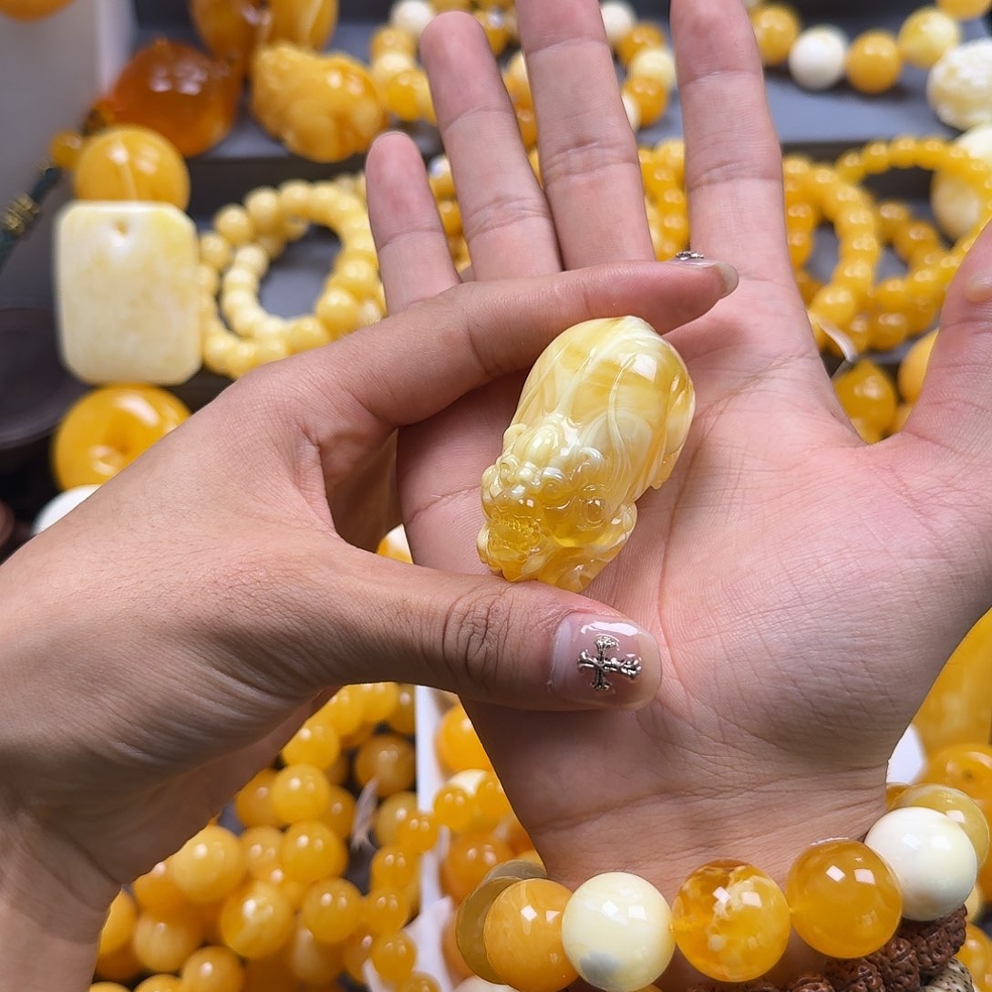 蜜蜡珠宝奇石未镶嵌貔貅