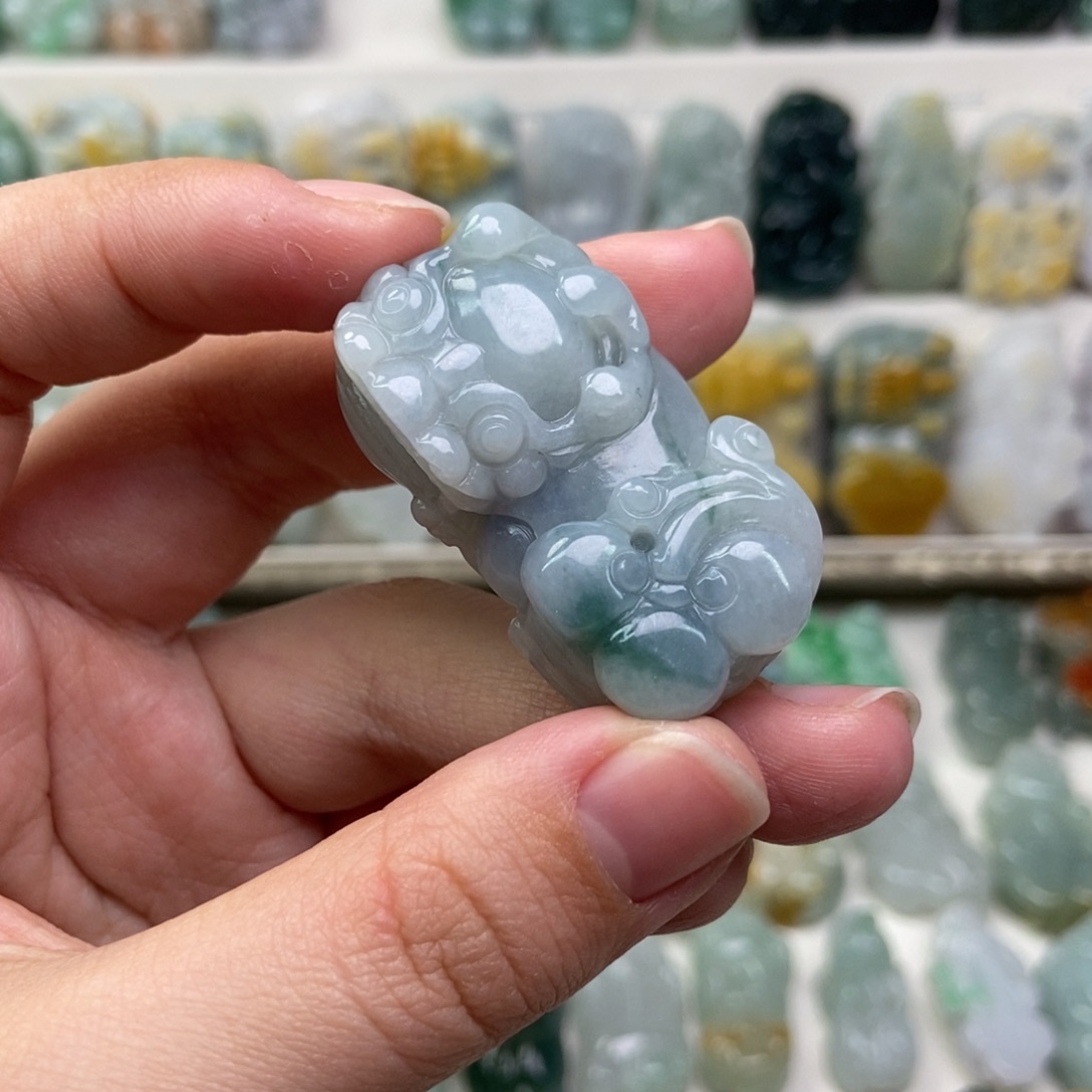 翡翠吊坠(赠链)未镶嵌