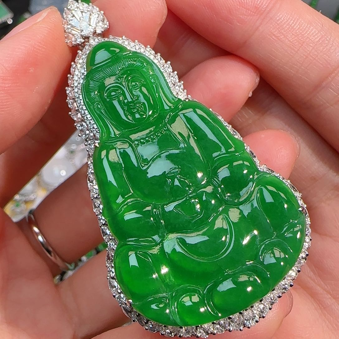 翡翠颈饰18K金镶嵌阳绿厚装观音