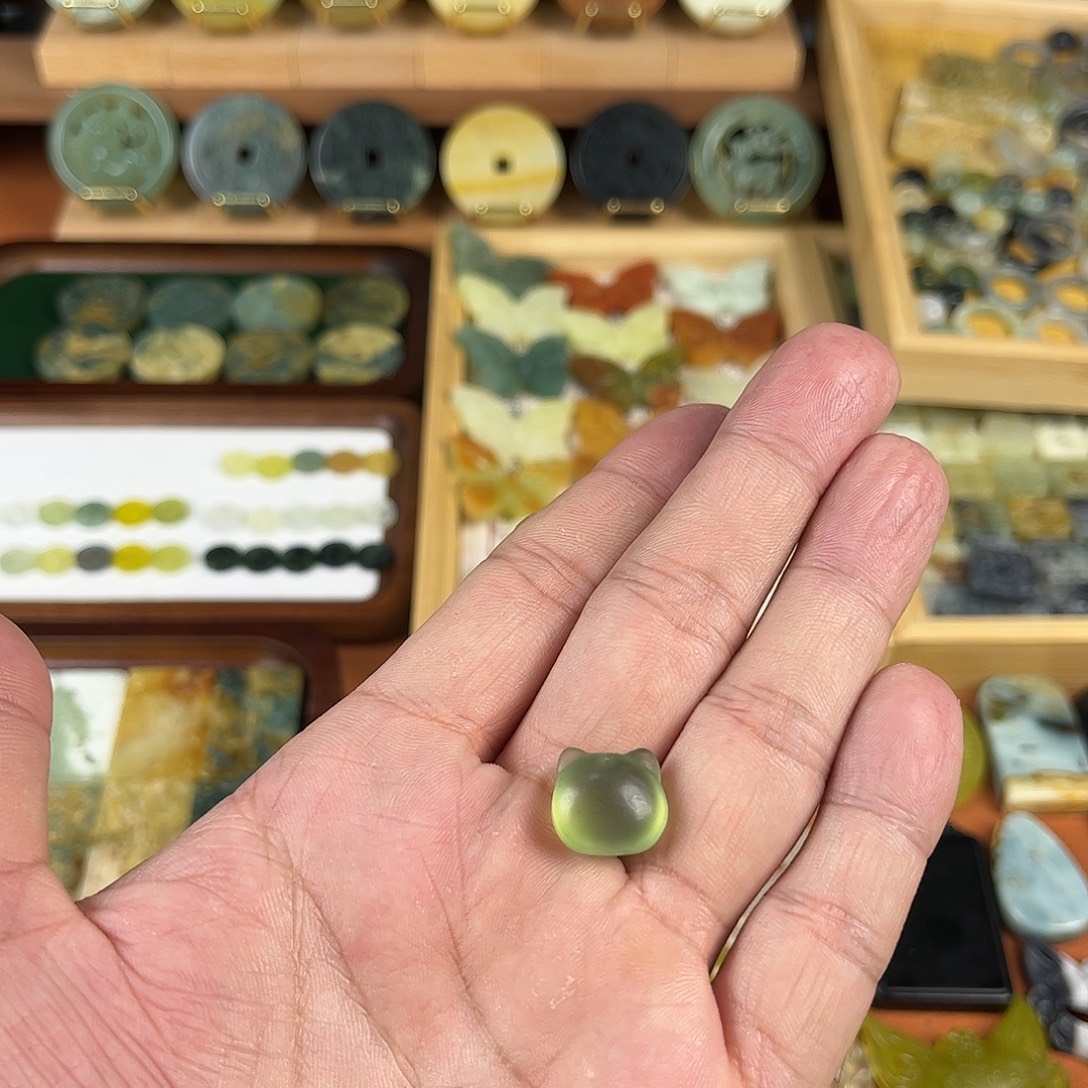 梦***溪蛇纹石玉未镶嵌颈饰