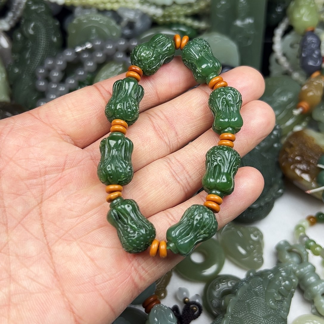 和田玉碧玉白菜手串未镶嵌