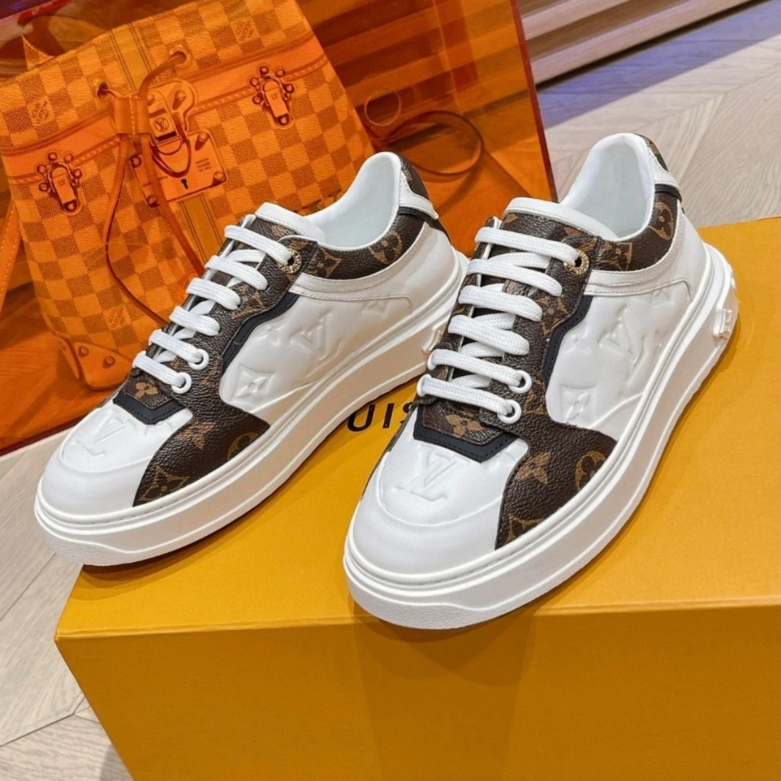 未使用 LouisVuitton/路易威登 全新女款 lv白色老花板鞋 多尺码