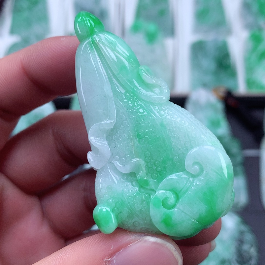 翡翠颈饰未镶嵌翡翠吊坠