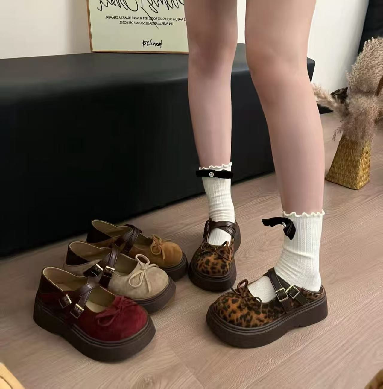 秋季超爆火新款2025设计感蝴蝶结魔术贴交叉绑带厚底韩版女勃肯鞋