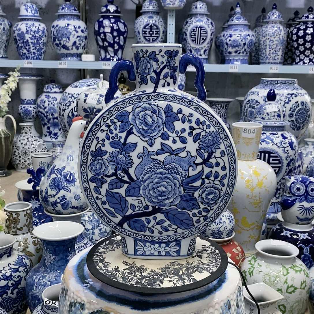 【闪购商品】摆件双耳抱月瓶瓷器32.23……………………