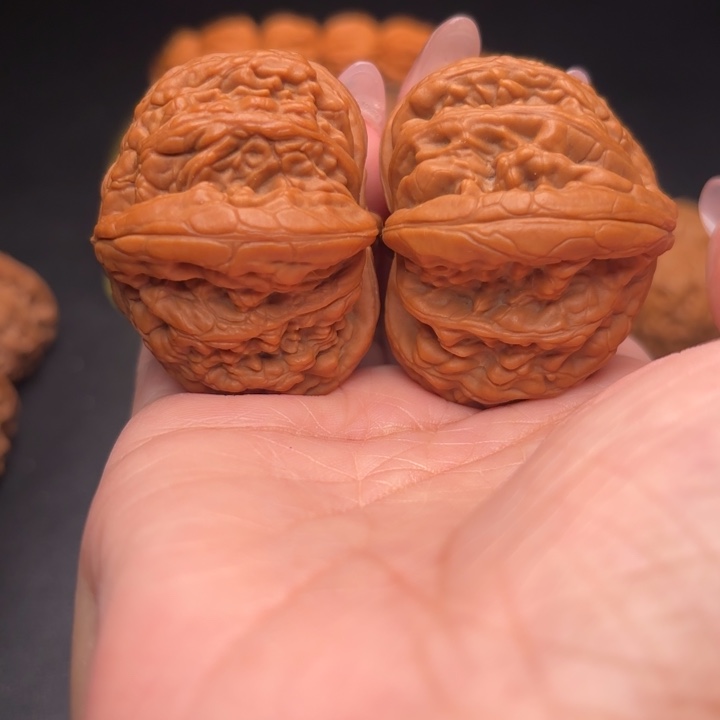 桃核把件43虎头王狮子头