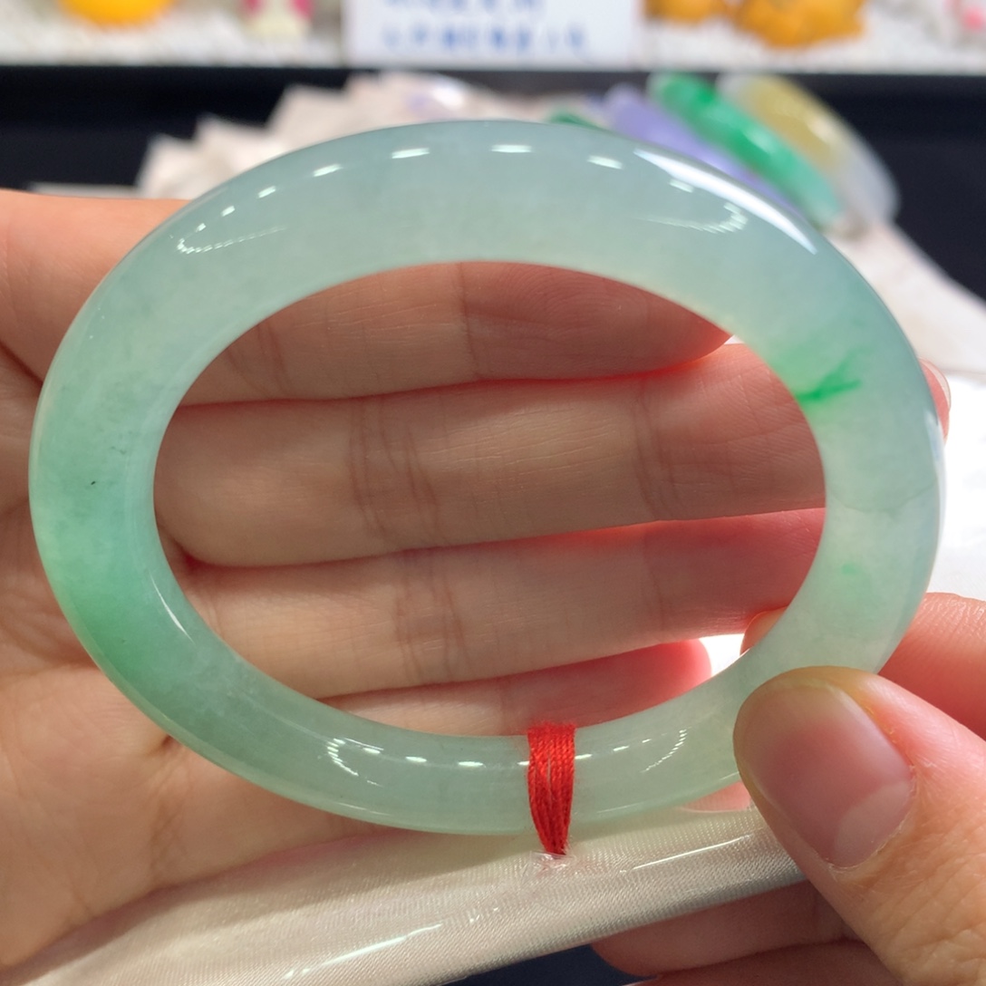 翡翠未镶嵌手镯16号冰绿有贯穿纹裂