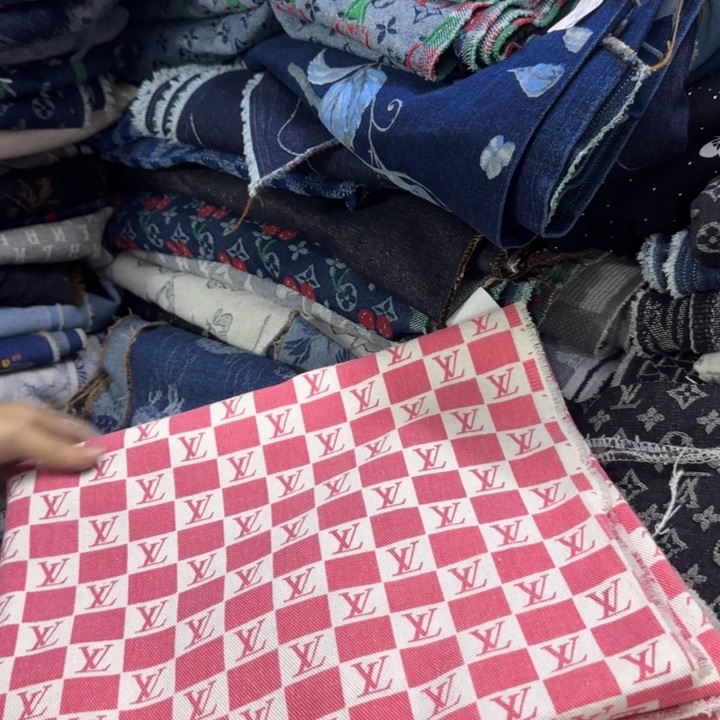 粉色格子老花 水印花