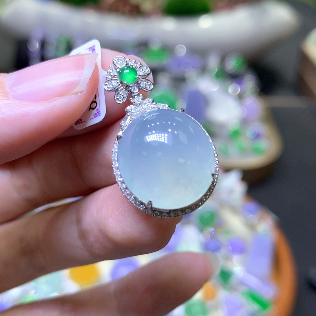 【闪购商品】翡翠颈饰18K金镶嵌翡翠吊坠项链