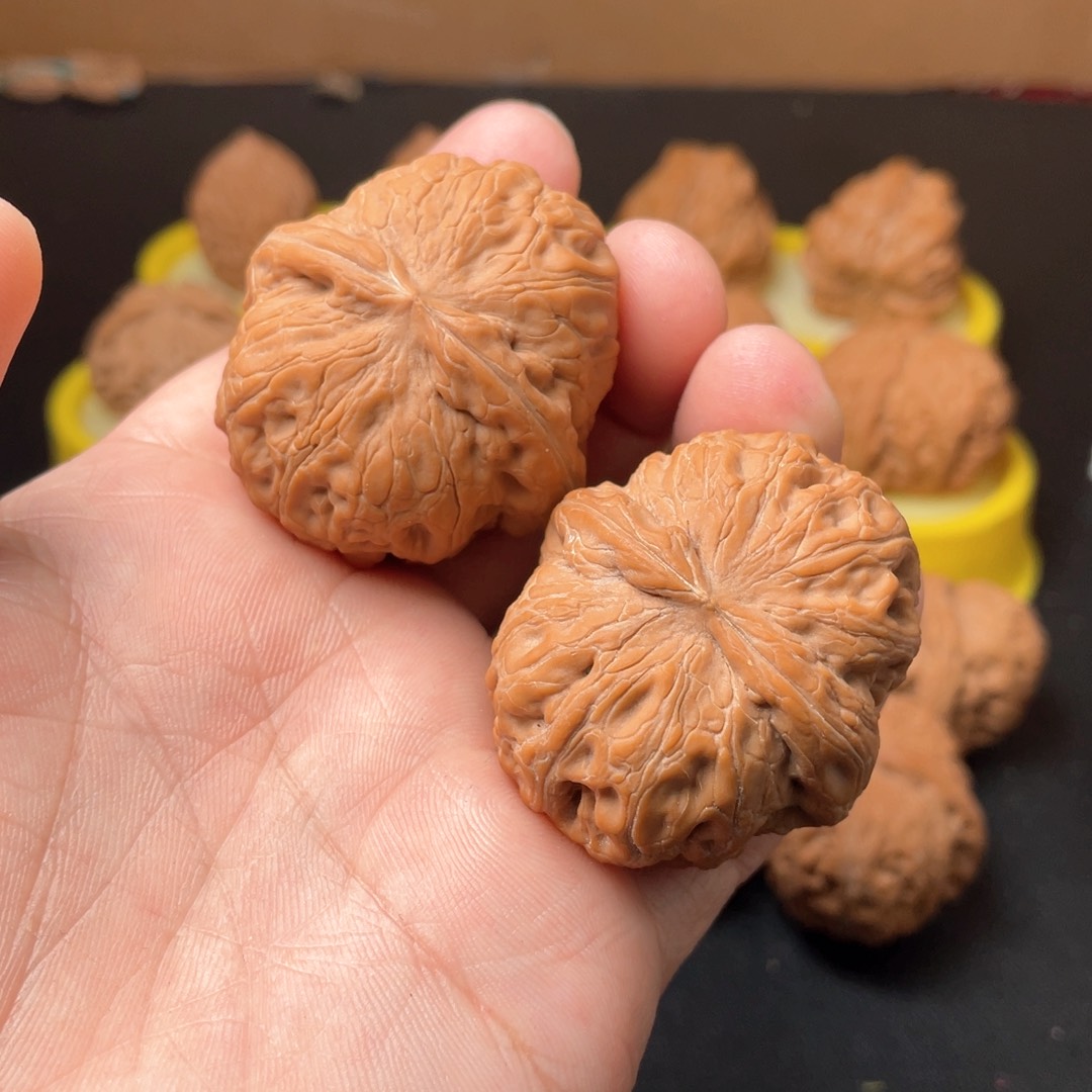 ?*宝核农文玩核桃元宝练手对，水尖