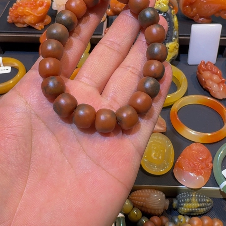 用***8合金手链石英质玉（金丝玉）