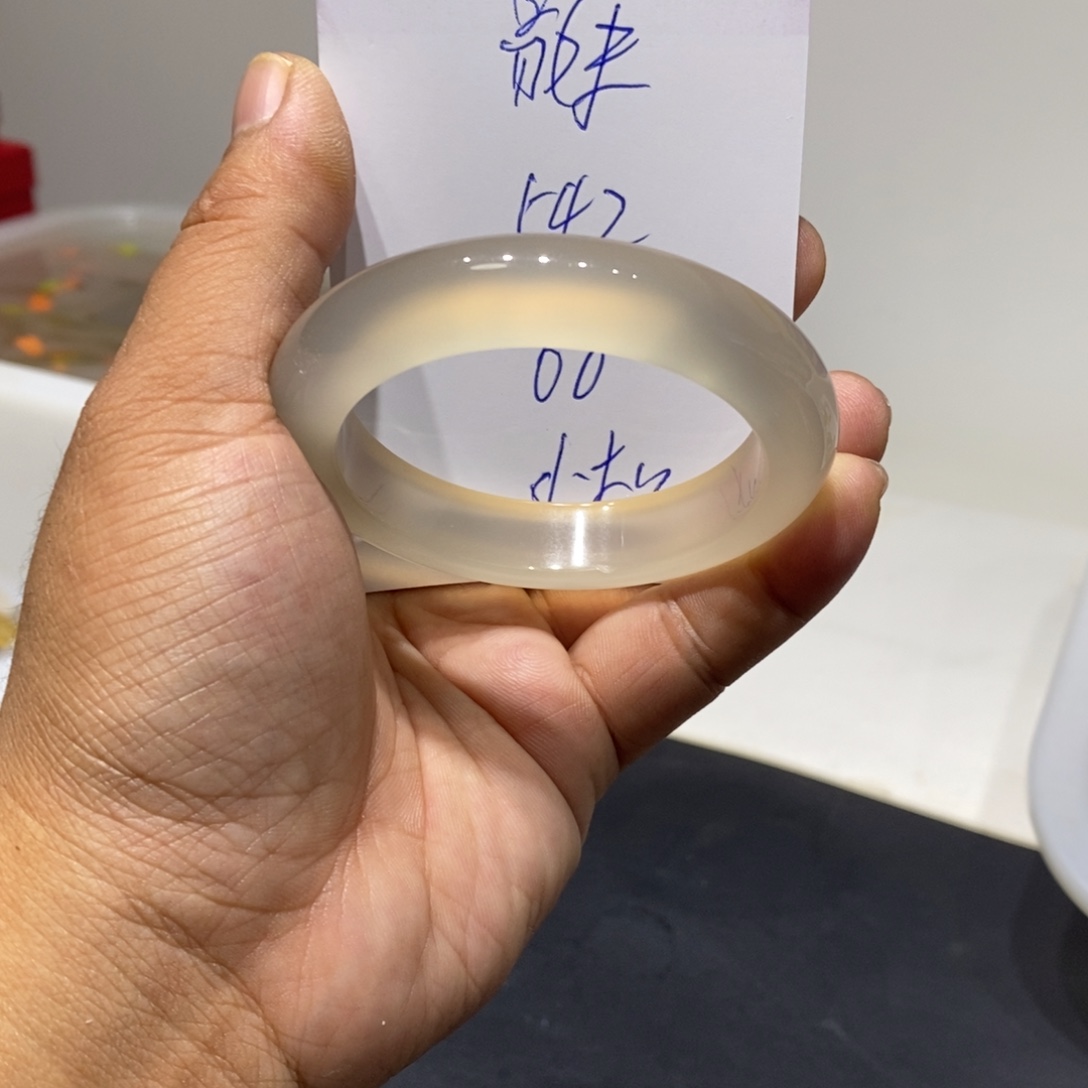 易***r玛瑙/玉髓未镶嵌手镯