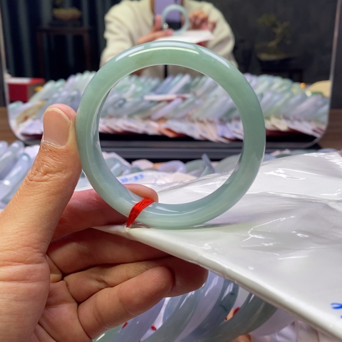 翡翠手镯未镶嵌绿底