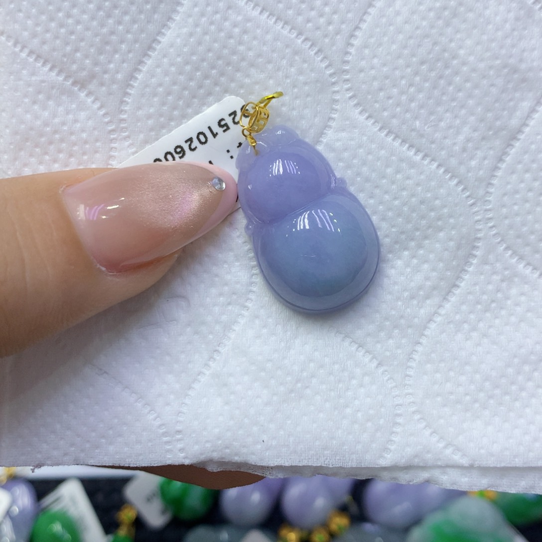 颈饰18K金镶嵌翡翠