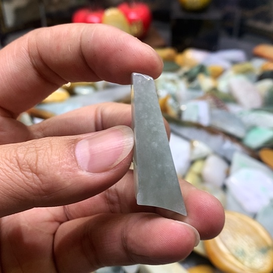 翡翠耳饰未镶嵌翡翠