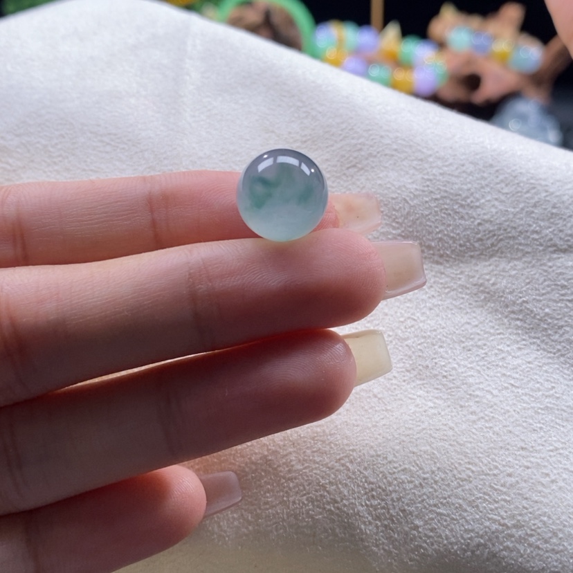 【闪购商品】翡翠颈饰未镶嵌高冰蓝底飘花珠卡12.6