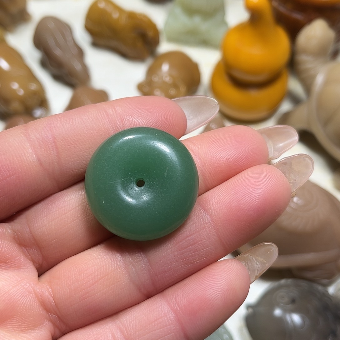 白玉菩提吊坠白玉菩提吊坠