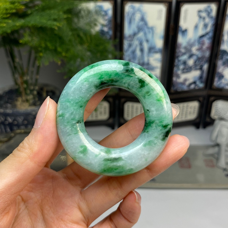 老种飘绿甜甜圈玉环挂件 天然翡翠A货