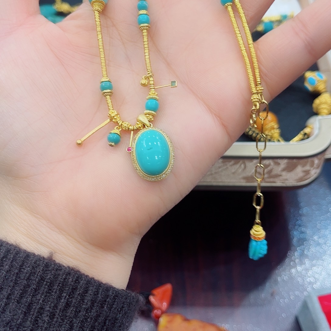 绿松石颈饰18K金镶嵌