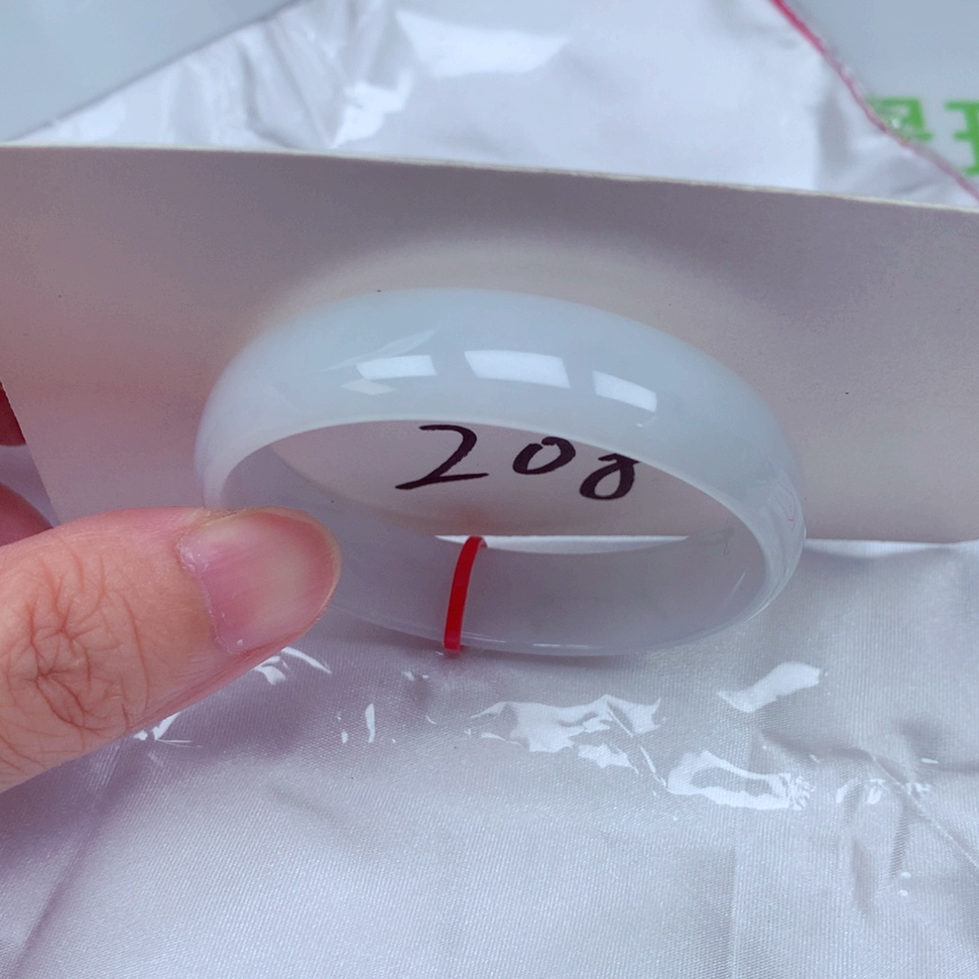 翡翠手镯未镶嵌翡翠