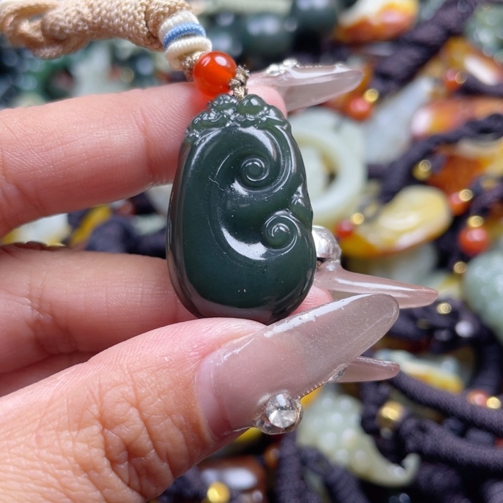 和田玉颈饰未镶嵌