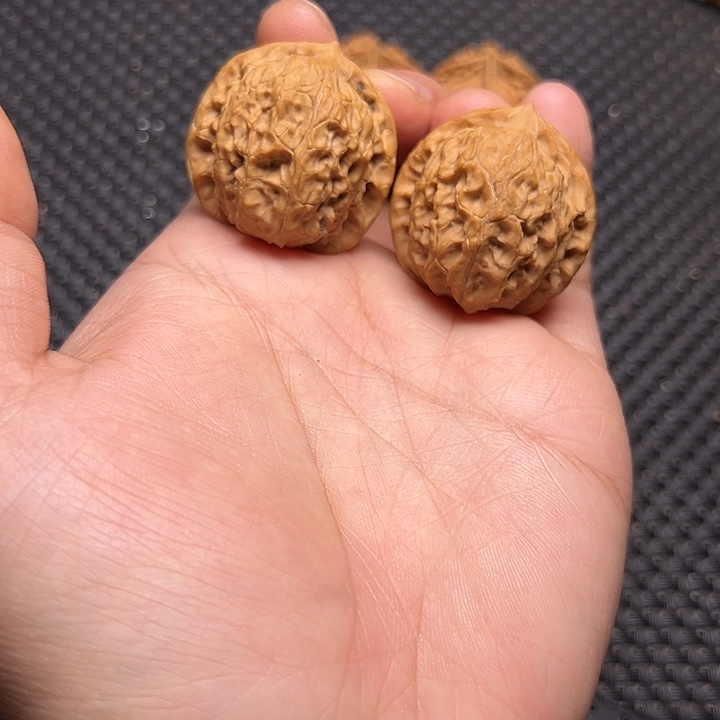 文玩核桃吊坠小狮子