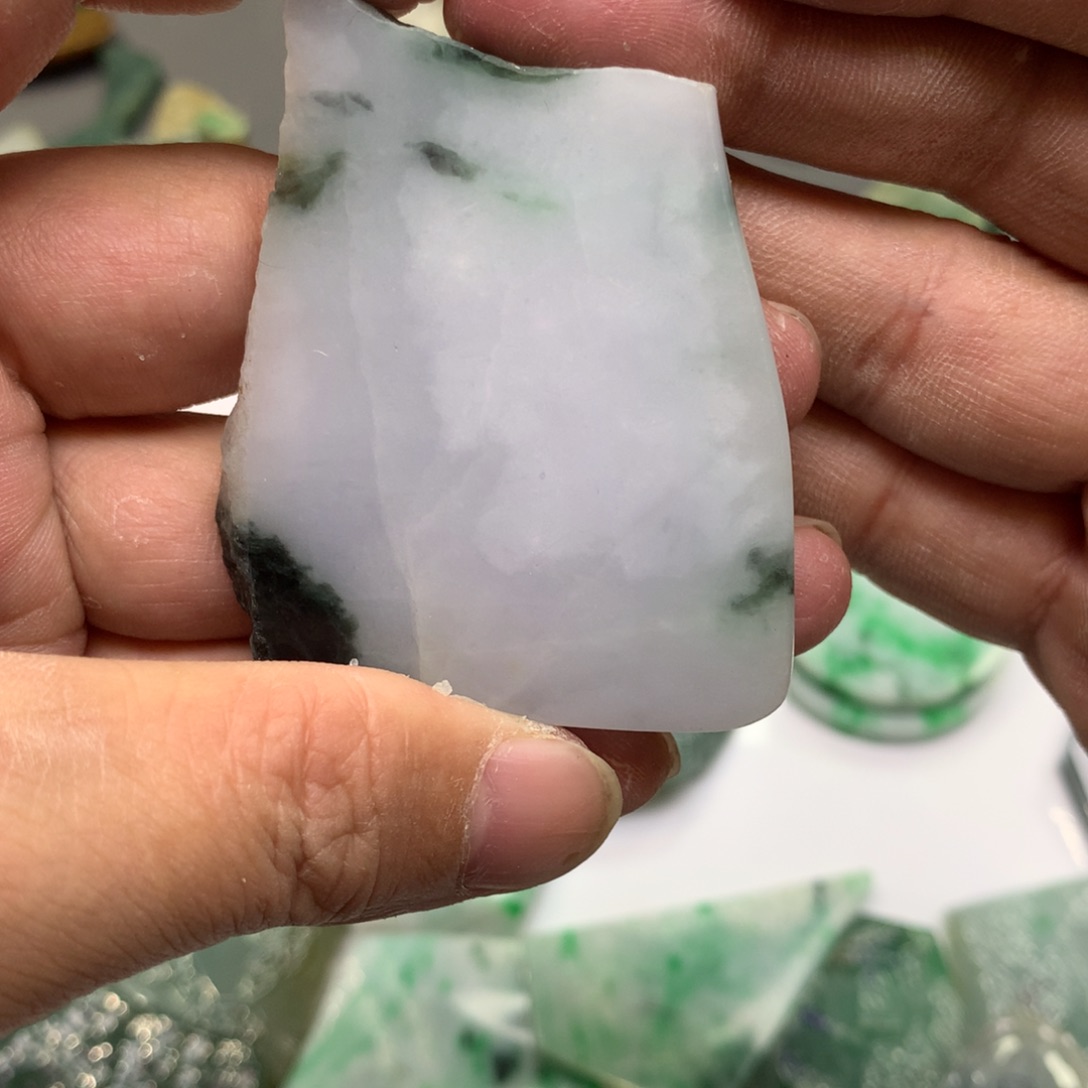 翡翠颈饰未镶嵌翡翠